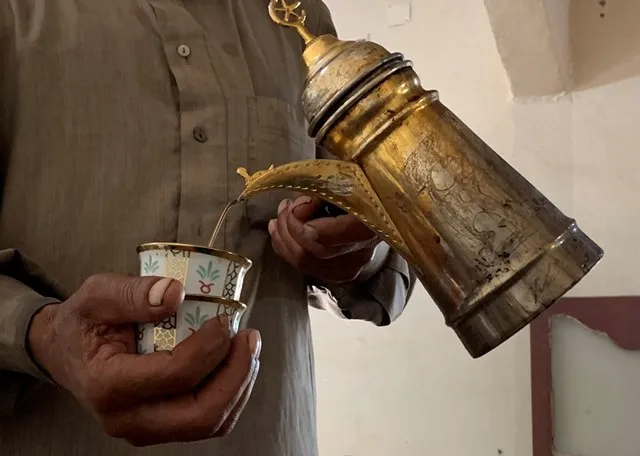 القهوة المرة.. تقليد تاريخي متوارث