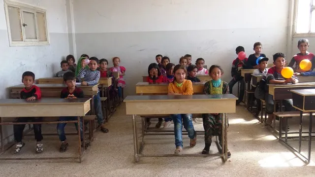 مدارس الدشيشة تشهد إقبالاً بعد أعوام من الانقطاع وحفاوة الأهالي تغلب على المشهد