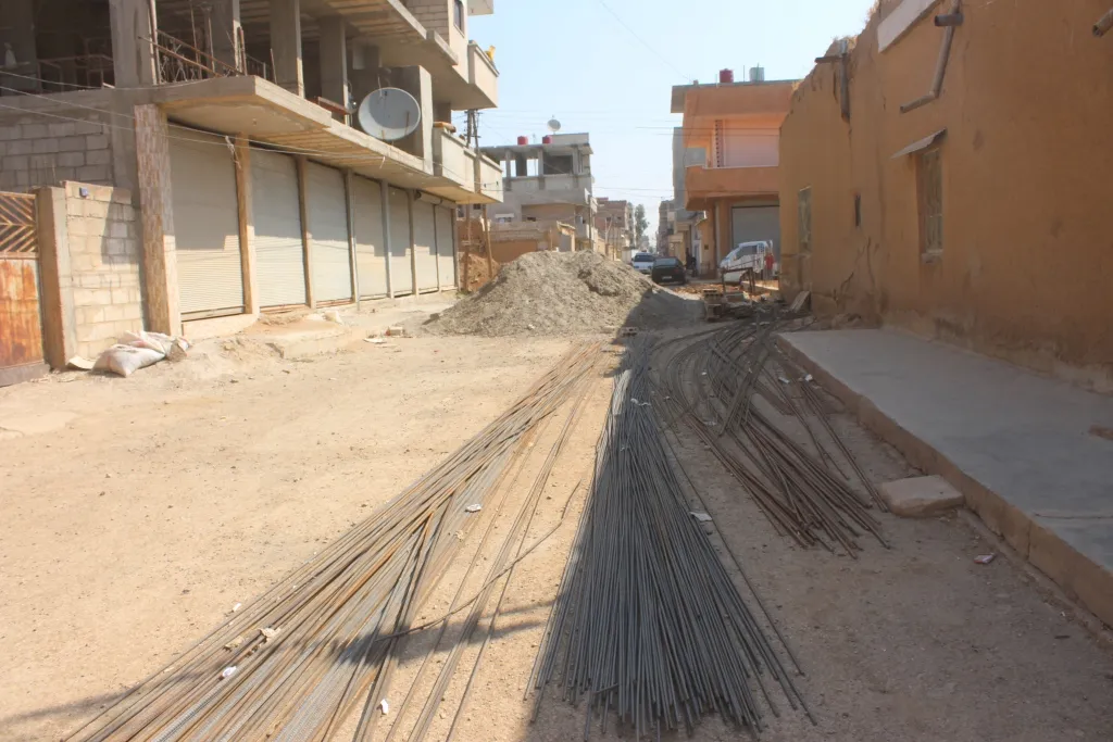 مخلفات البناء مصدر إزعاج لأهالي الدرباسية