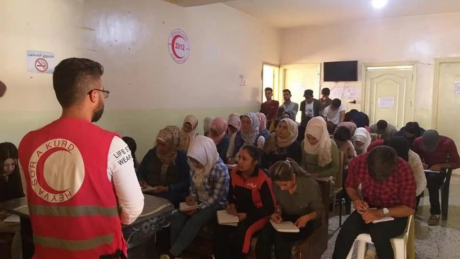 وسط نقص المستلزمات الطبية الهلال الأحمر يقدم خدماته لأهالي عفرين