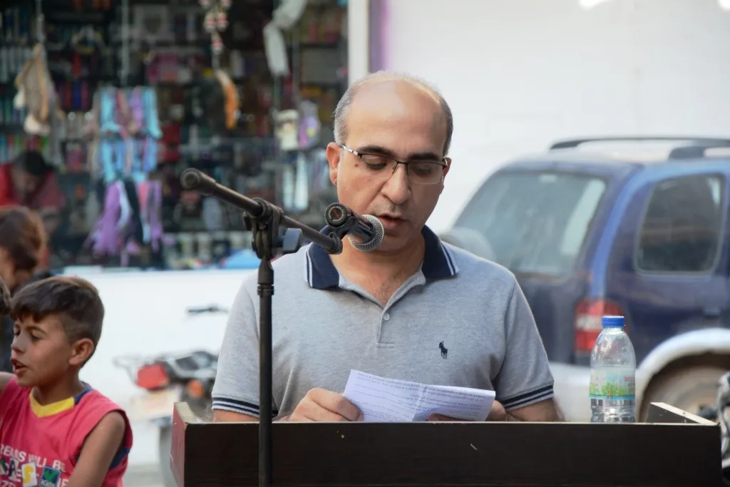 فنانون تشكيليون يفتتحون معرضاً للرسومات في كوباني