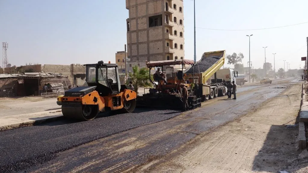 بلدية الرقة تُنجز 50% من مشروعها لتعبيد الطرق