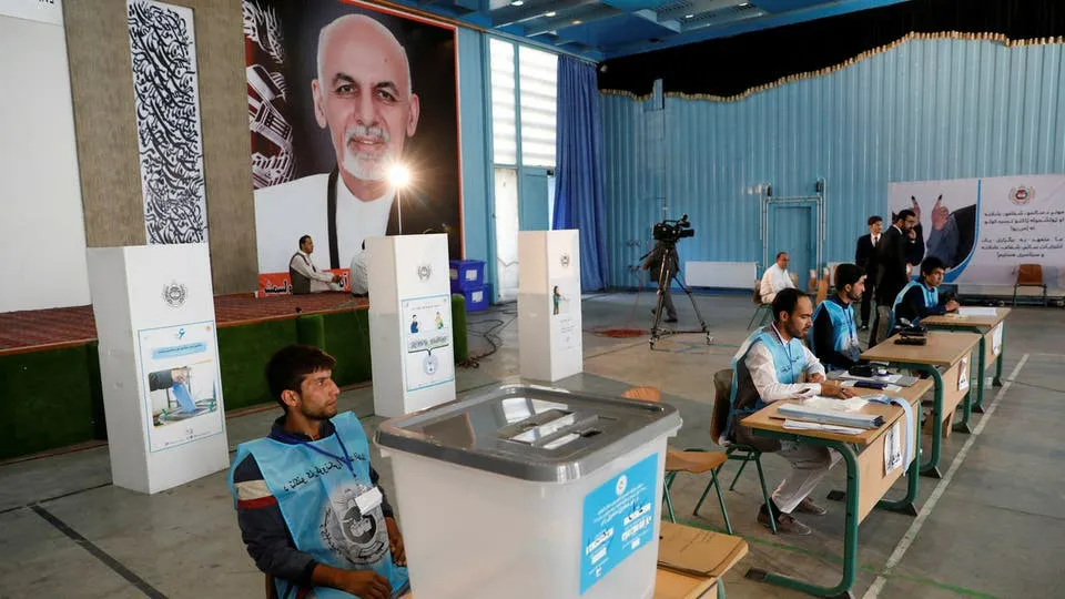 رغم تهديدات طالبان، مراكز الاقتراع تفتتح أبوابها في أفغانستان