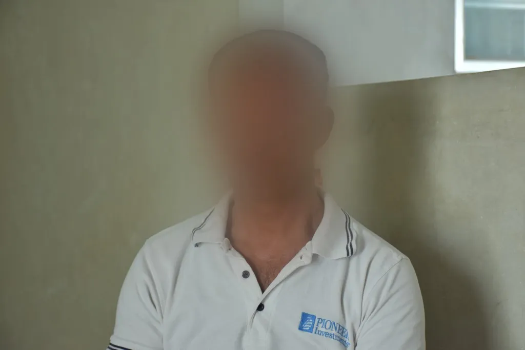 هددوه وضربوه ثم أخرجوه من منزله