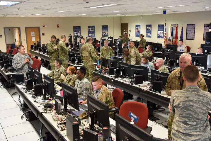 الواشنطن بوست: الولايات المتحدة تتهيأ لخطوات تكتيكية لحماية قواعدها في الشرق الأوسط