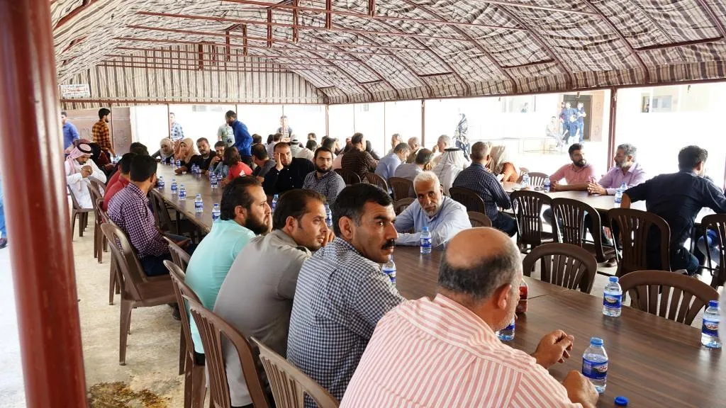 بلدية الشعب في الرقة مستمرة في تعبيد الطرقات
