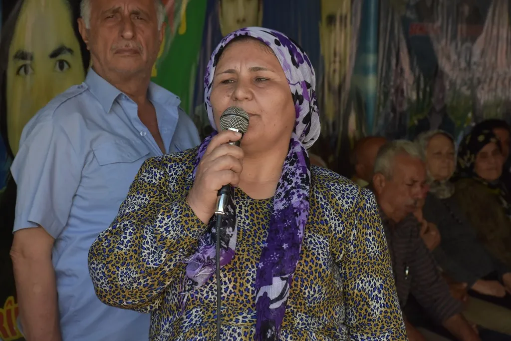 أهالي حلب يقدمون واجب العزاء لذوي شهيد كمال