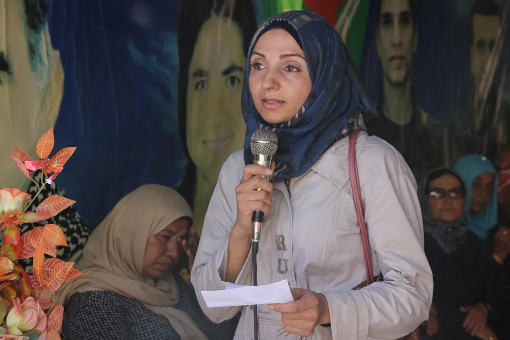 أهالي حلب يقدمون واجب العزاء لذوي شهيد كمال