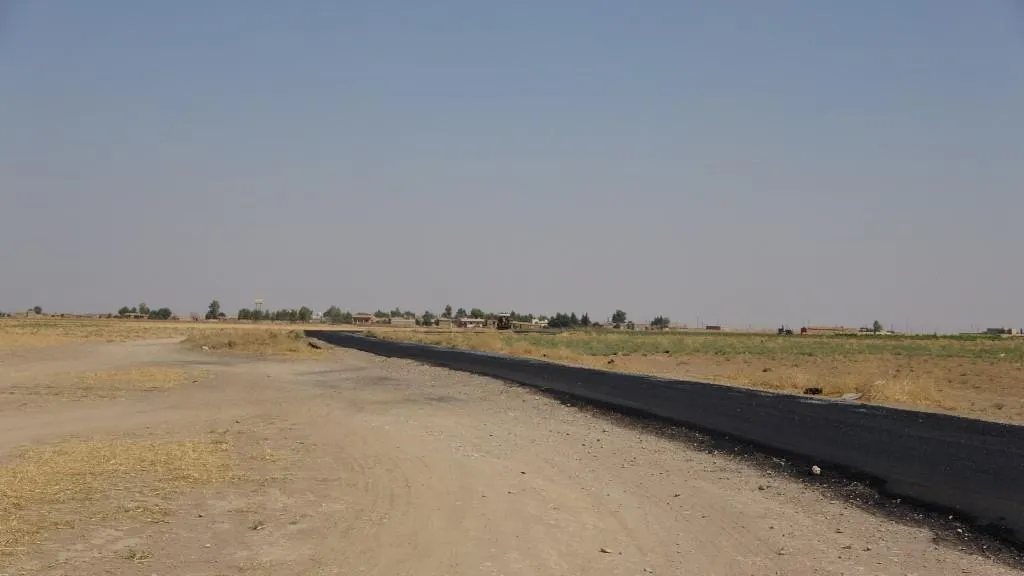 البدء بتعبيد طرق ناحية تل حميس