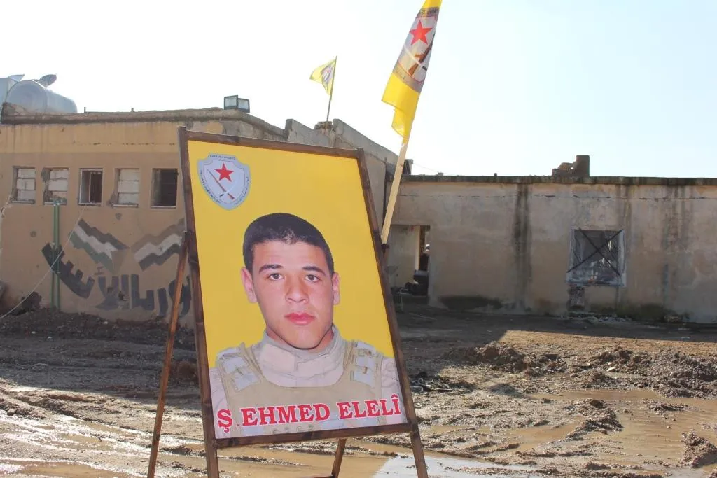 تخريج الدورة الثانية لقوات الدفاع الذاتي في الرقة