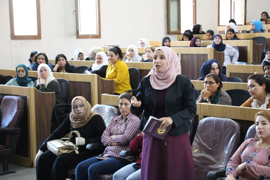 نساء منبج يطّلعن على أهداف و مبادئ مجلس المرأة في شمال وشرق سوريا