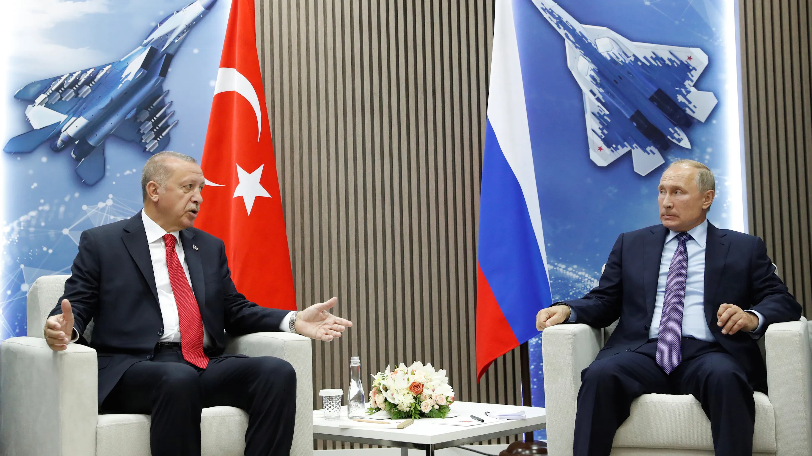 المونيتور: بوتين يريد الاحتفاظ بأردوغان لكنه لا يستطيع إنقاذه من مستنقع إدلب