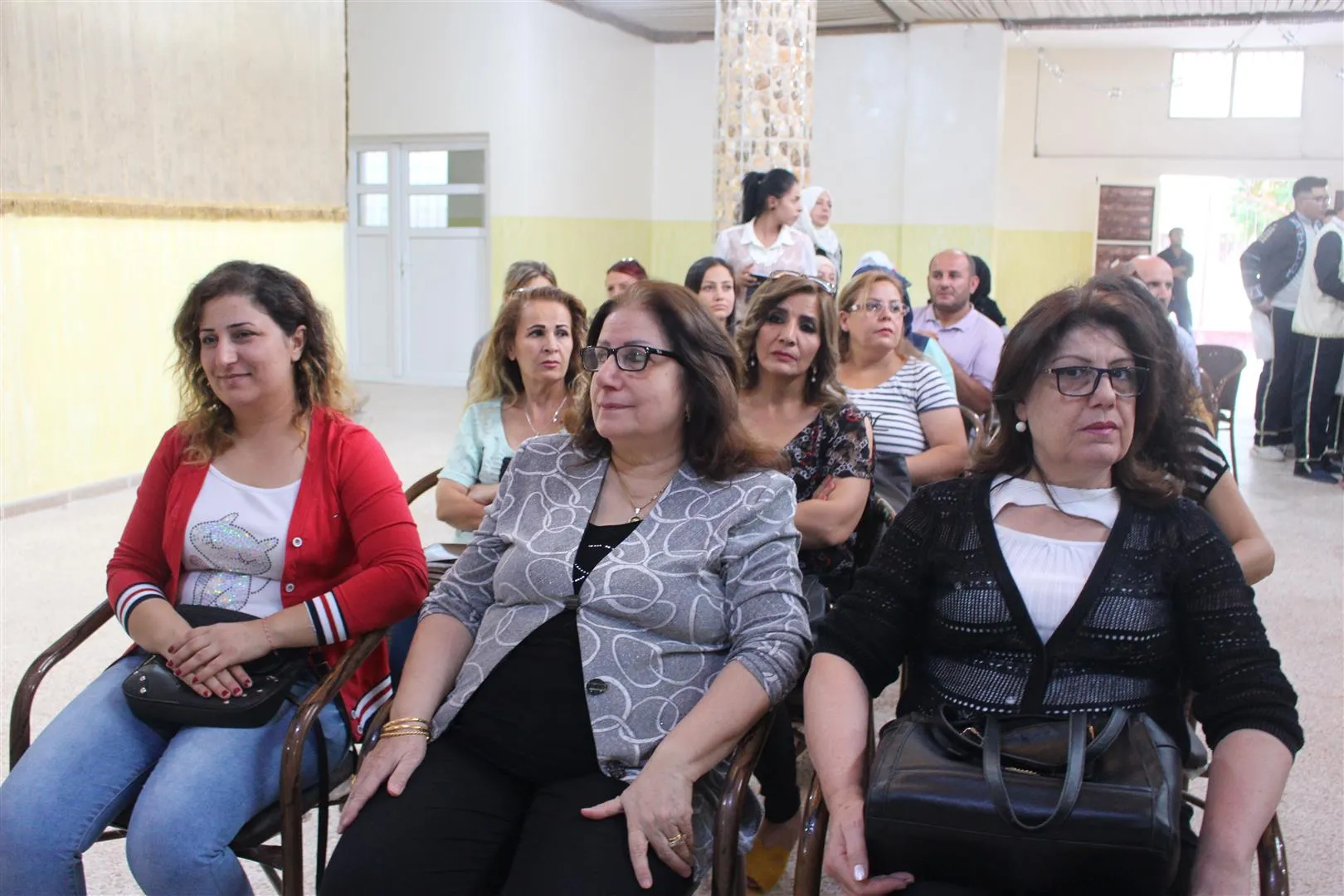 عرض أزياء فلكلورية لكافة المكونات في مدينة الحسكة