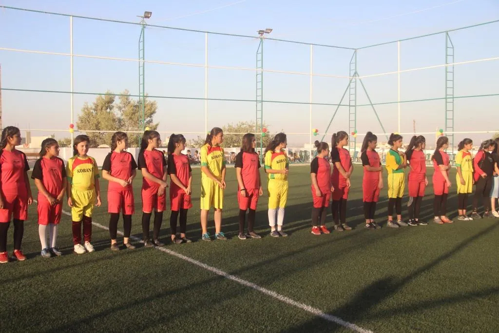 هيئة الشبيبة والرياضة والاتحاد الرياضي يفتتحان ملعباً سداسياً لكرة القدم في كوباني