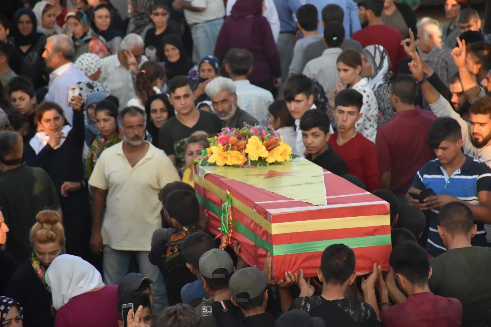تشييع جثمان شهيد والكشف عن سجل 3 في الشهباء