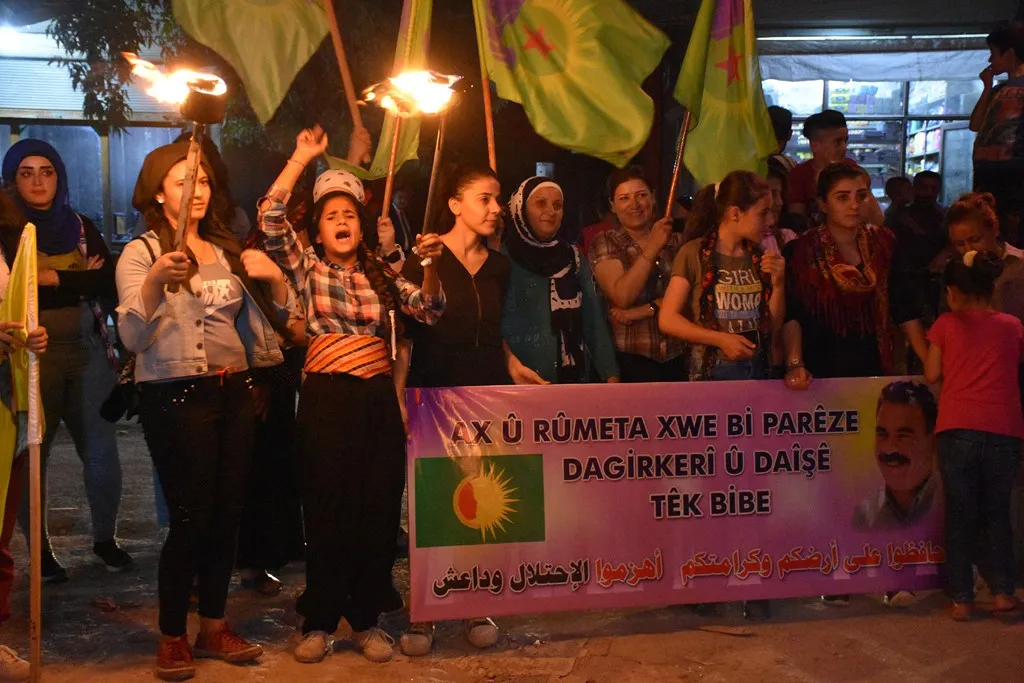 المرأة الشابة في حلب تنظم مسيرة بالمشاعل ضمن حملة مؤتمر ستار