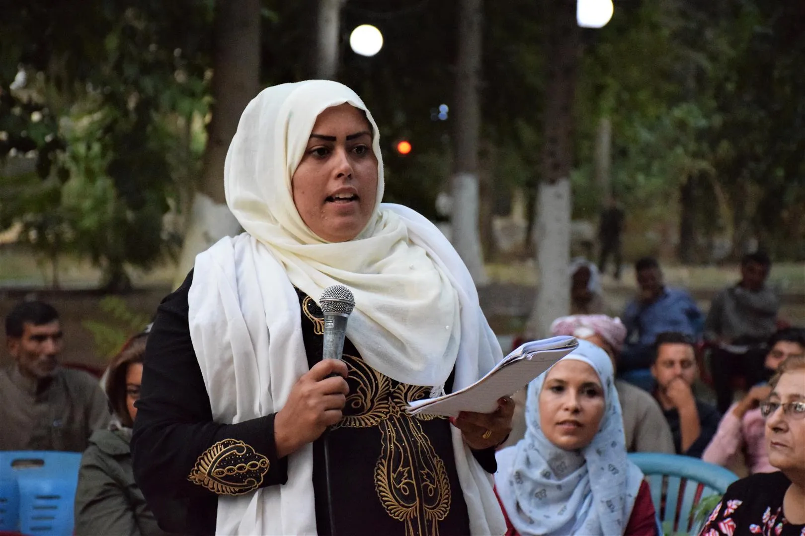 للاستماع إلى مشاكل ومطالب الأهالي الإدارة الذاتية تعقد اجتماعاً جماهيرياً في سري كانيه