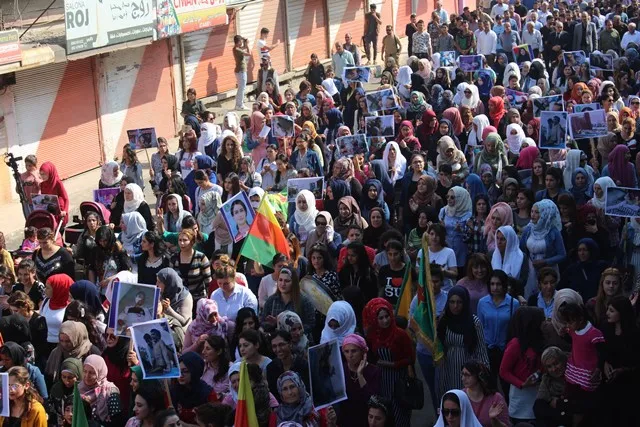 تظاهرة في تربه سبيه تدعو الشعب السوري للانتفاض ودعم قوات سوريا الديمقراطية