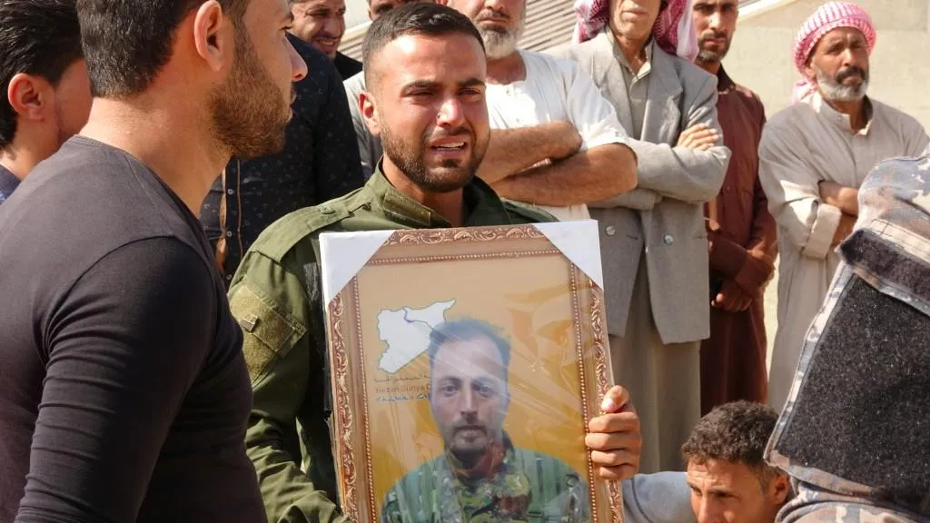 'علينا الالتفاف بشكل عاجل حول قواتنا والتمسك بخط الشهداء'
