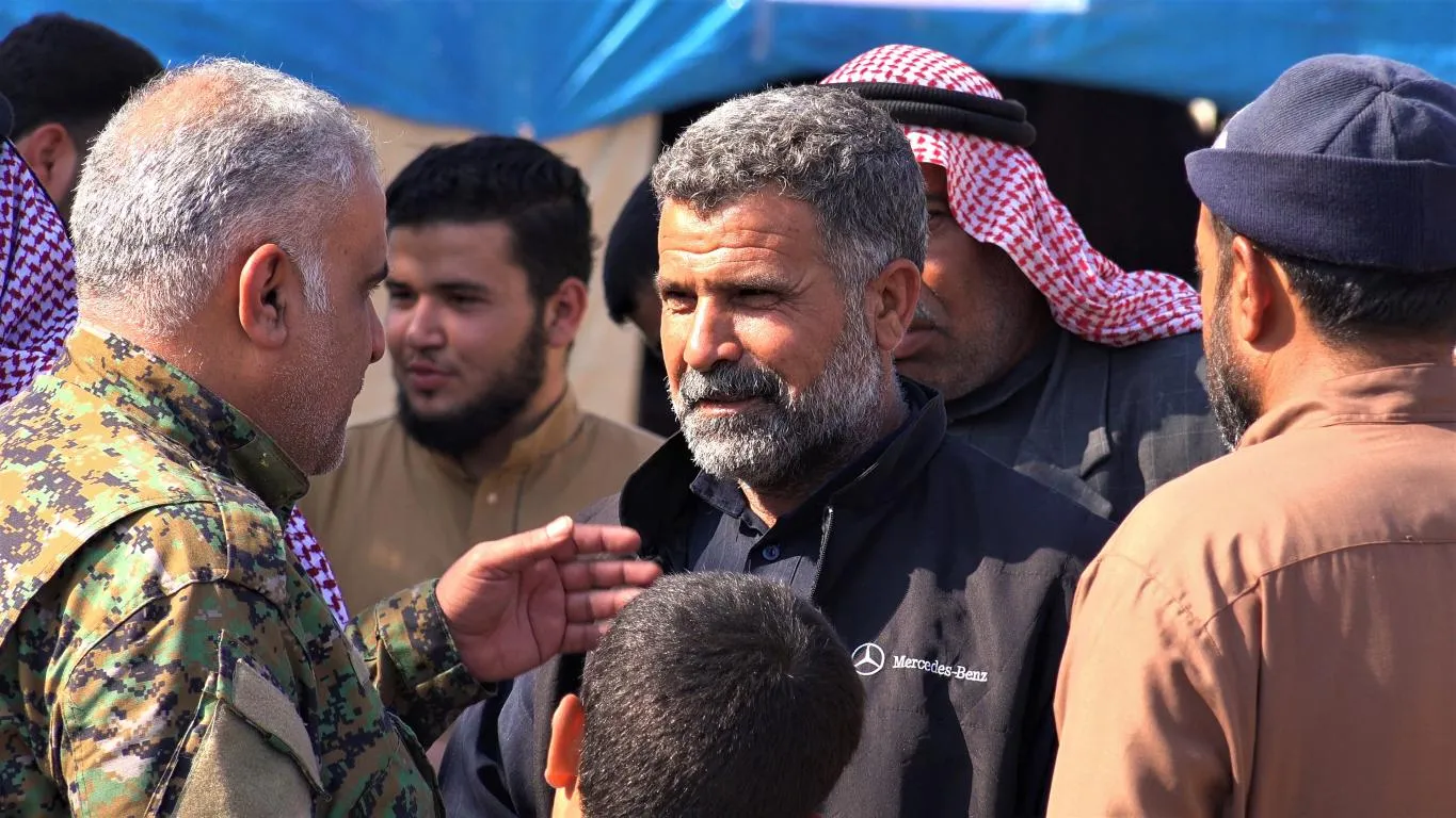 أهالي الطبقة يتوافدون لخيمة عزاء شهيد مقاومة الكرامة "خبات"