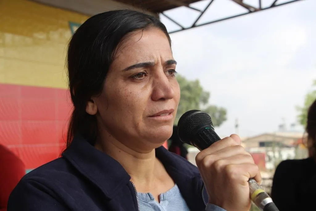 زلال جكر في مراسم تشييع الشهداء: لجنة دستورية لا يشارك فيها ممثلو منطقتنا لن نعترف بمخرجاتها