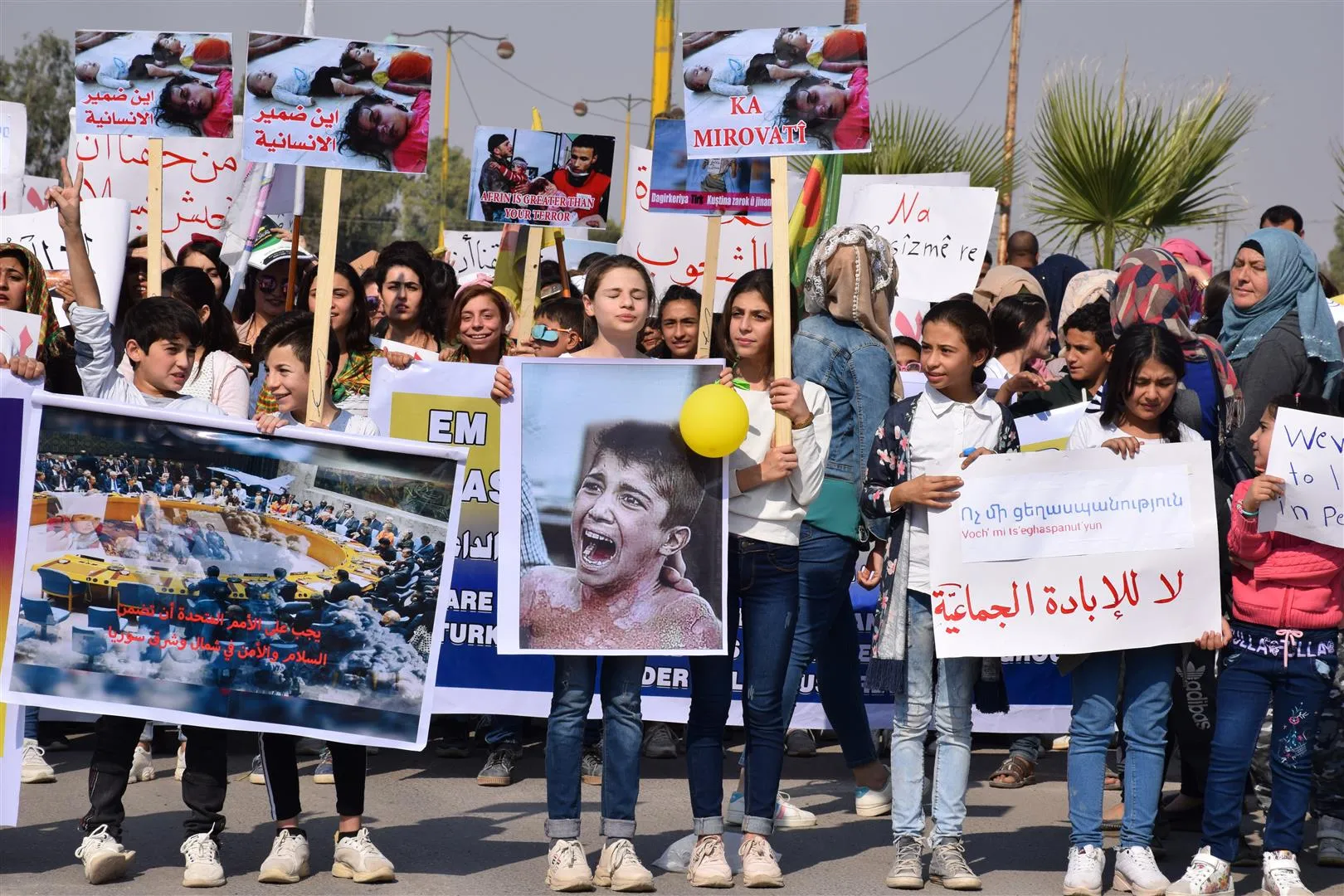 معلمو مقاطعة الحسكة يتظاهرون تنديداً بالعدوان التركي
