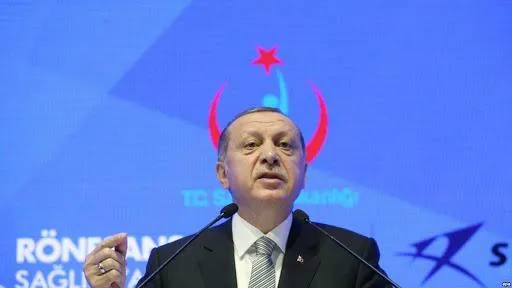 أردوغان الذي لم يحصل على دعم سياسي لهجماته يهدد أوروبا باللاجئين مجدداً