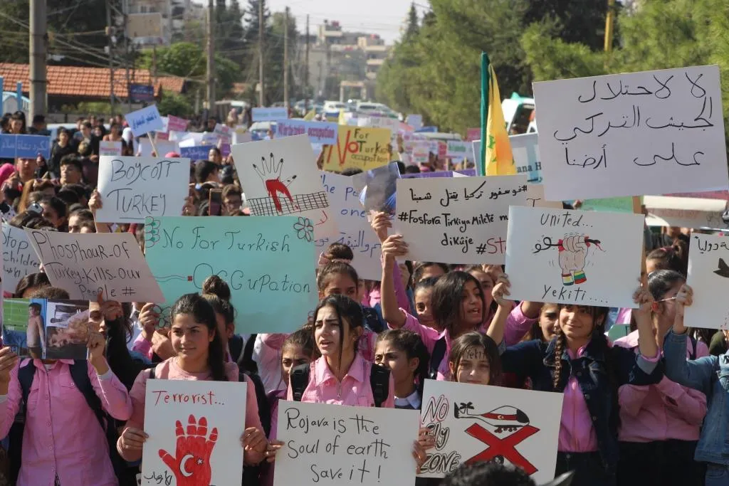 "نريد أن يكون لنا حقوق في وطننا كالأخرين وأن نتعلم بلغتنا"