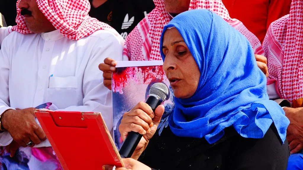 الآلاف من أهالي الطبقة والرقة ودير الزور يطالبون بمحاسبة مرتكبي جرائم الحرب