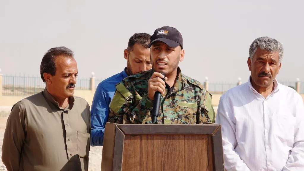 أهالي الرقة يشيعون جثمان شهيد مقاومة الكرامة عبد الكريم الرحيل