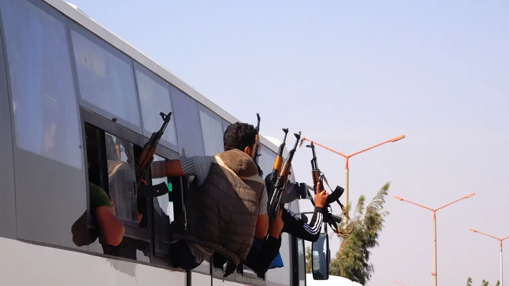 100 شاب من الطبقة يلتحقون بالمقاومة تلبية للنفير العام