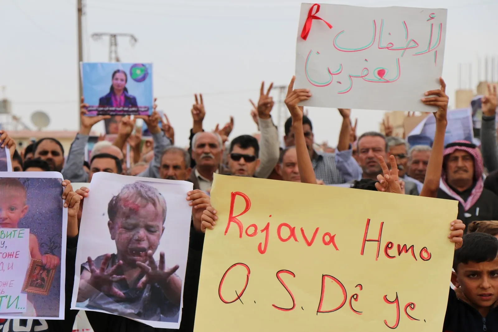 أهالي عفرين يسلمون رسالة لقاعدة روسية يطالبون فيها بخروج الاحتلال التركي من سوريا