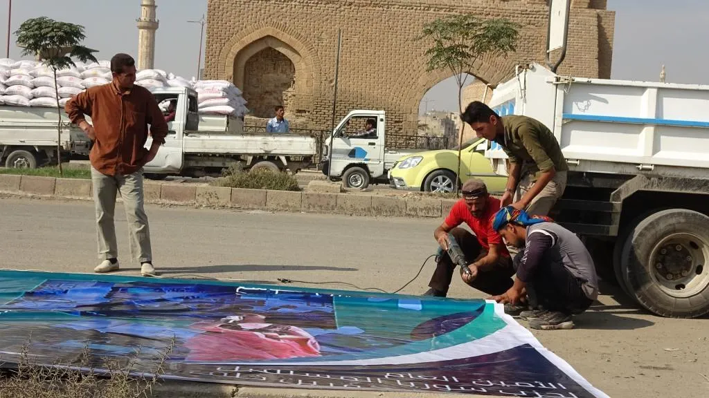 بلدية الرقة تعلق لافتات تندد بالعدوان التركي
