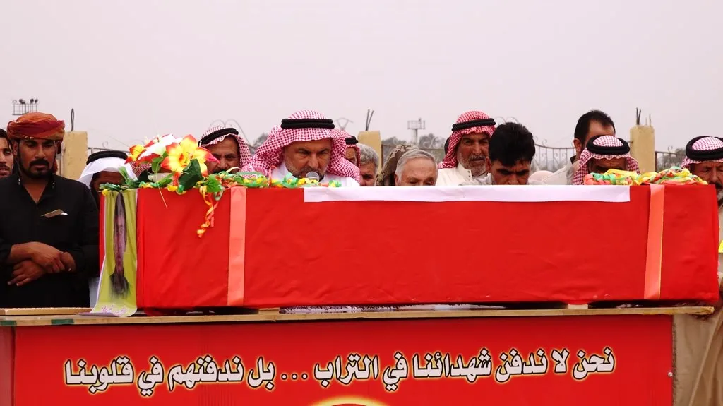 الطبقة تودع أول شهيد من شهداء مقاومة الكرامة