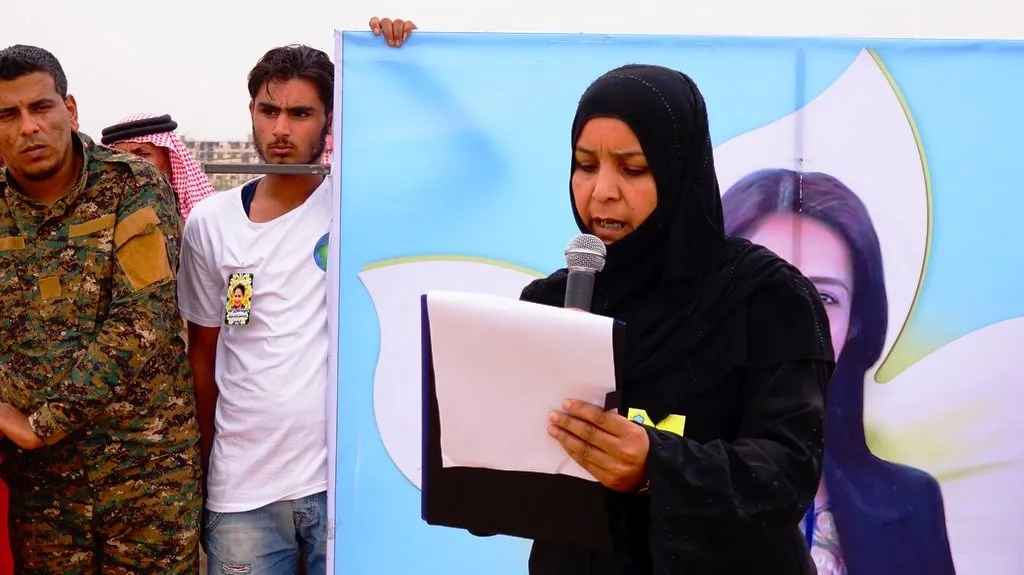 الطبقة تودع أول شهيد من شهداء مقاومة الكرامة