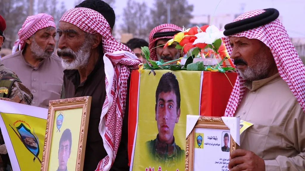 الطبقة تودع أول شهيد من شهداء مقاومة الكرامة