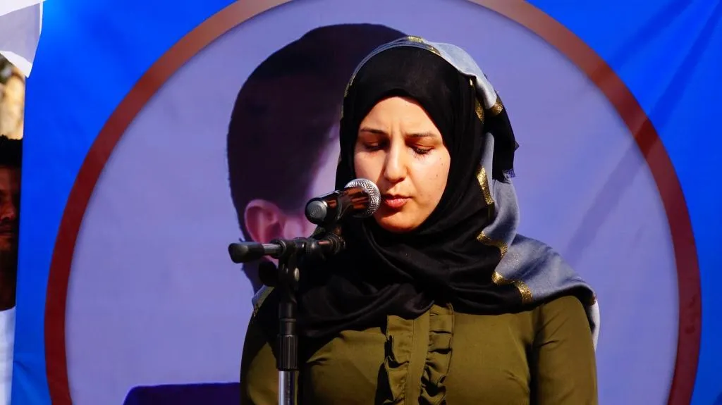 أهالي الطبقة والرقة ينددون بجرائم الحرب التي يرتكبها جيش الاحتلال التركي ومرتزقته