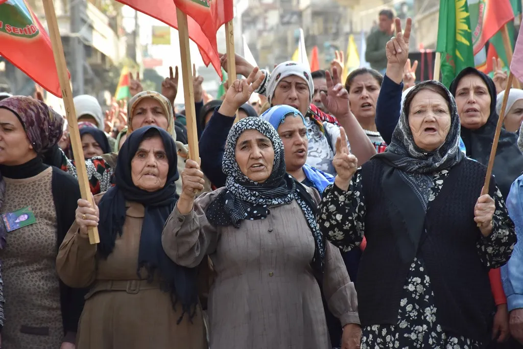 أهالي حلب يودعون الشهيدة تيماف سربلند إلى مثواها الأخير