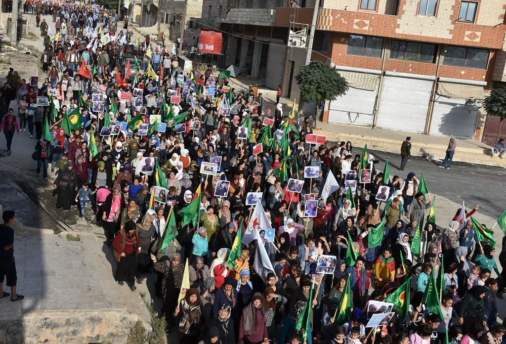 أهالي حلب ينددون بهجمات الاحتلال والاتفاقات التي تبرم على حساب السوريين