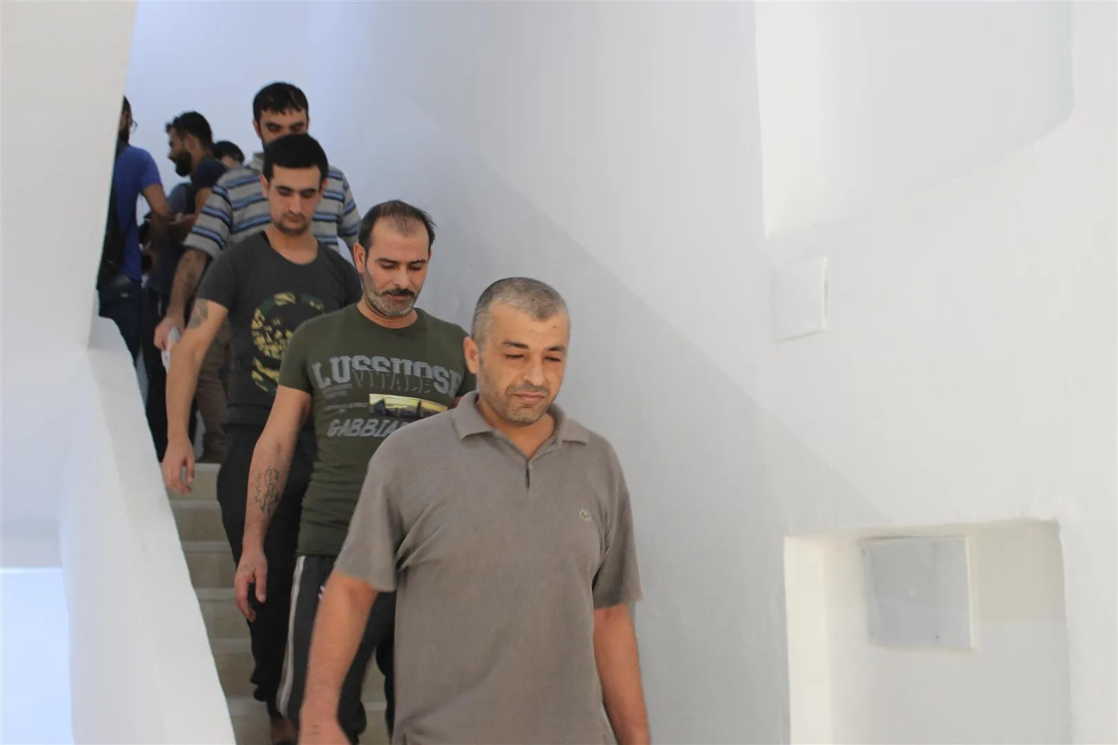 بكفالة وجهاء وشيوخ العشائر إطلاق سارح 39 شخصاً في الحسكة