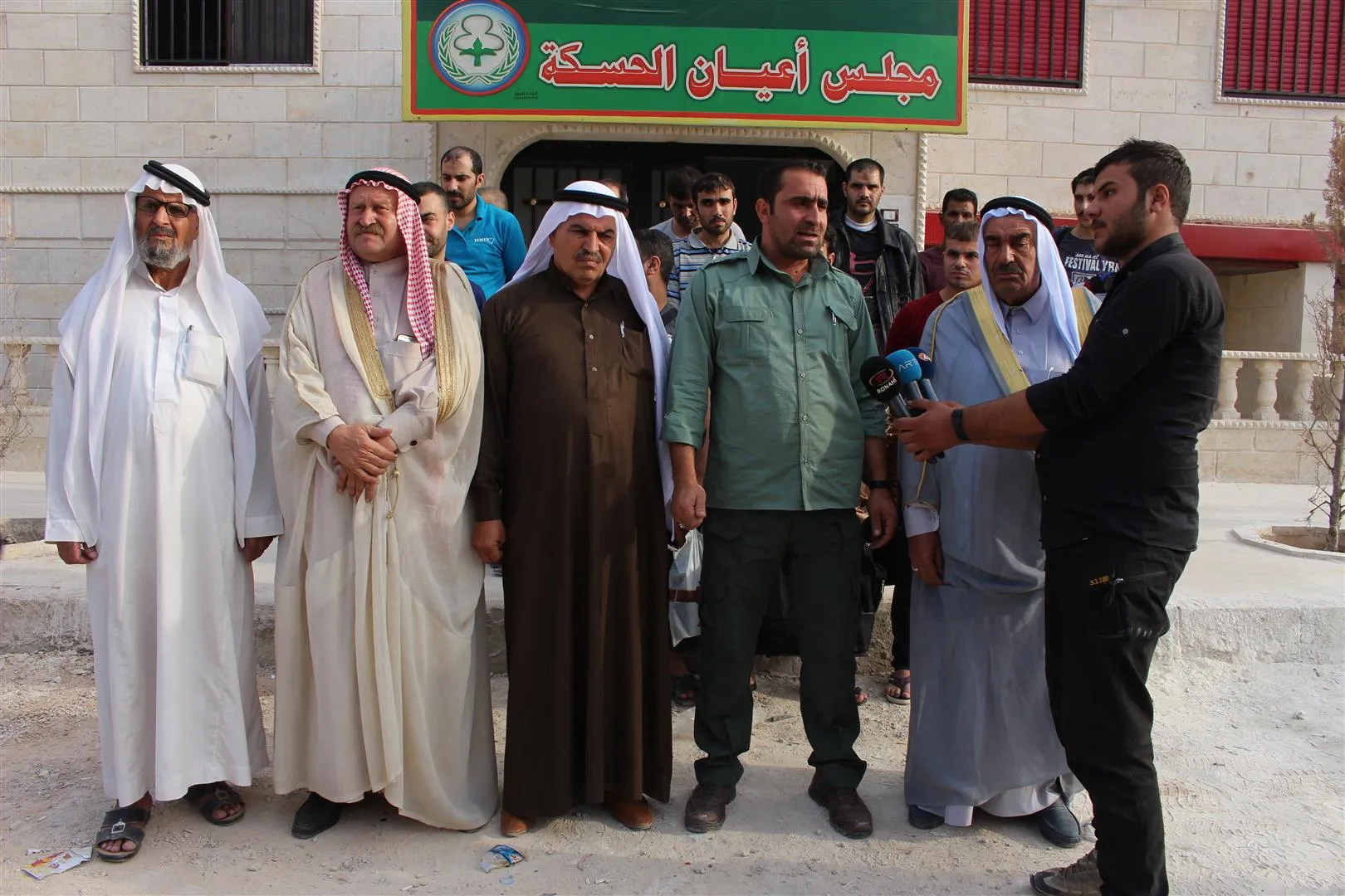 بكفالة وجهاء وشيوخ العشائر إطلاق سارح 39 شخصاً في الحسكة