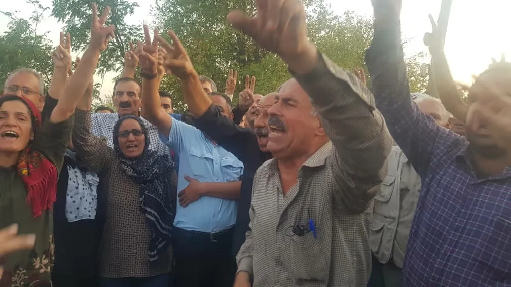 والد مراسلنا الشهيد سعد أحمد: بيدي أغلقت عيني سعد الذي كان عيناً لنقل الحقيقة