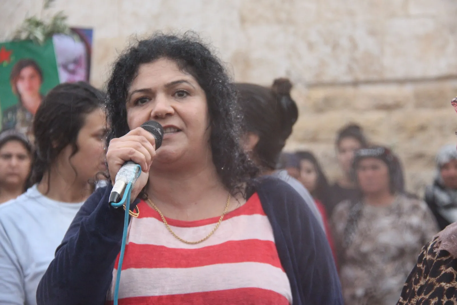 تظاهرة نسائية أمام المقر الروسي العسكري في الشهباء