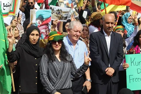 الجالية الكردية في لبنان تعتصم أمام مقر الأمم المتحدة تنديداً بالهجوم التركي