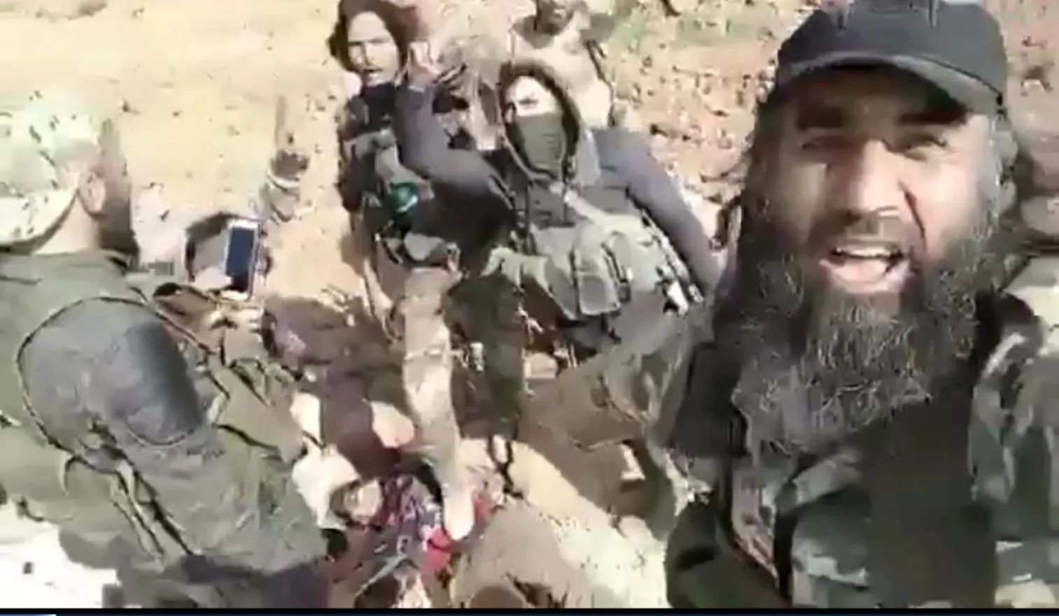 بالأمس بارين كوباني واليوم المرتزقة يمثلون بجثمان مقاتلة أخرى
