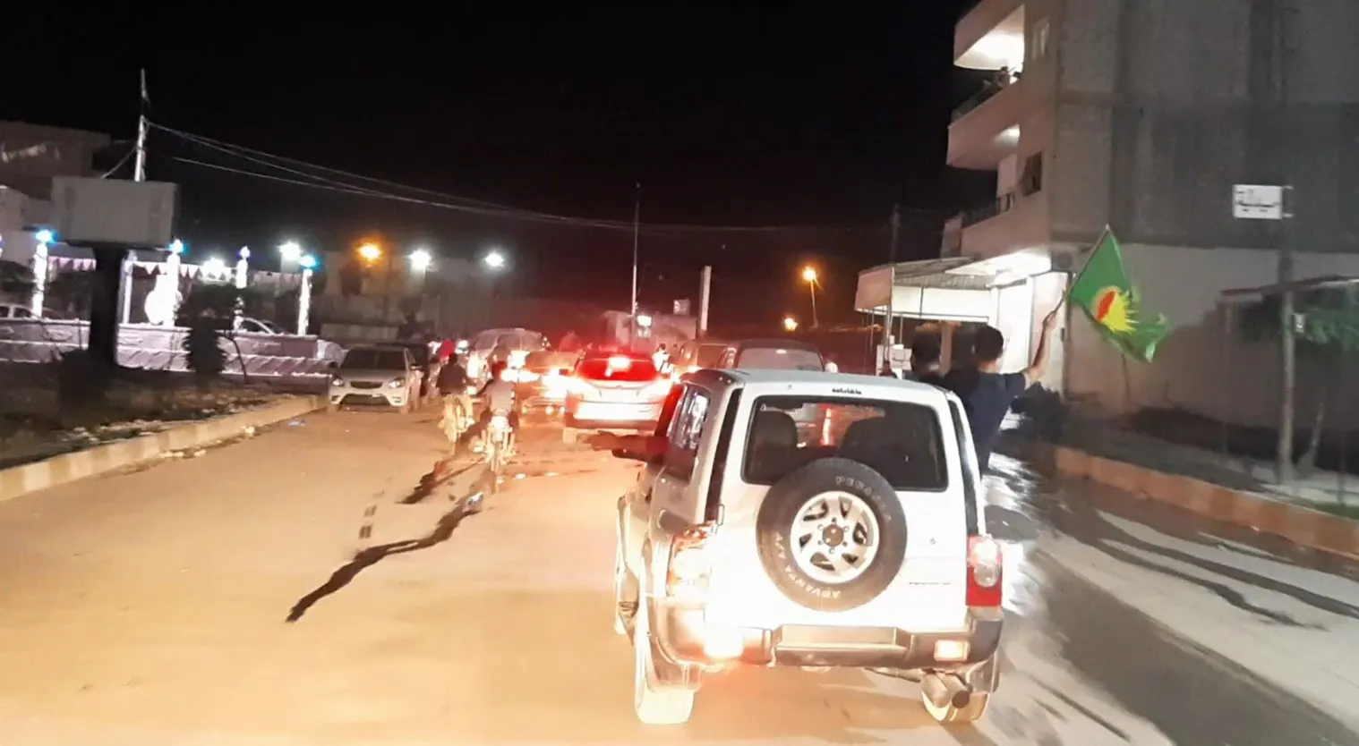 شبيبة كوباني في الشوارع تأكيداً على المقاومة في وجه الهجمات التركية