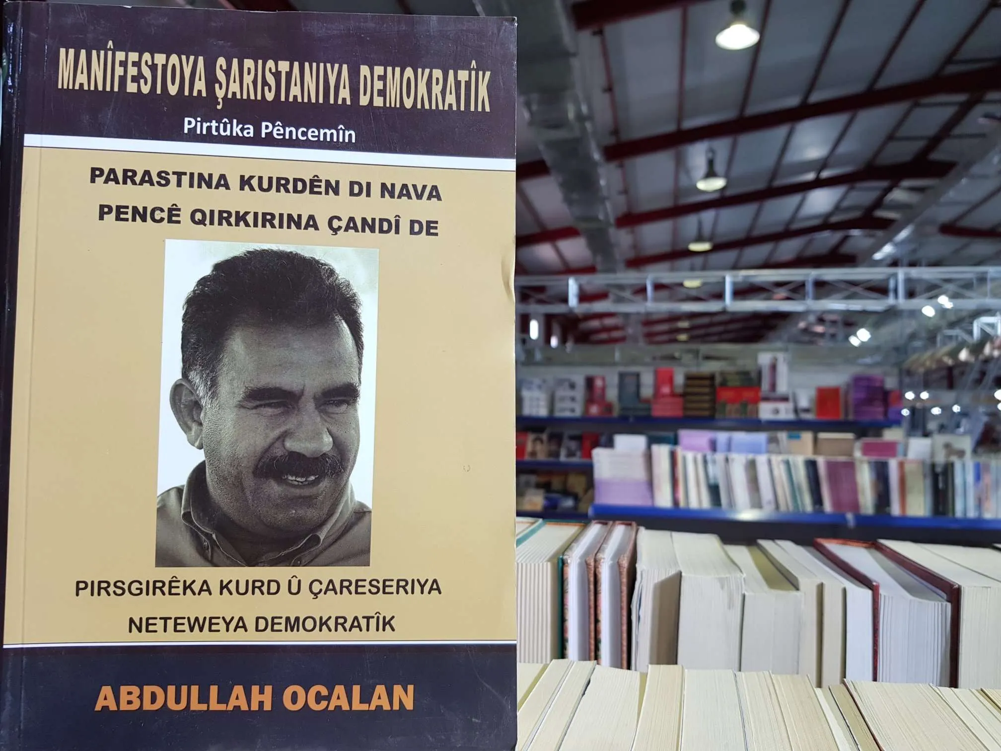مرافعات أوجلان وكتاب ساكينا جانسيز تلقى اهتماما في معرض الكتاب بالسليمانية