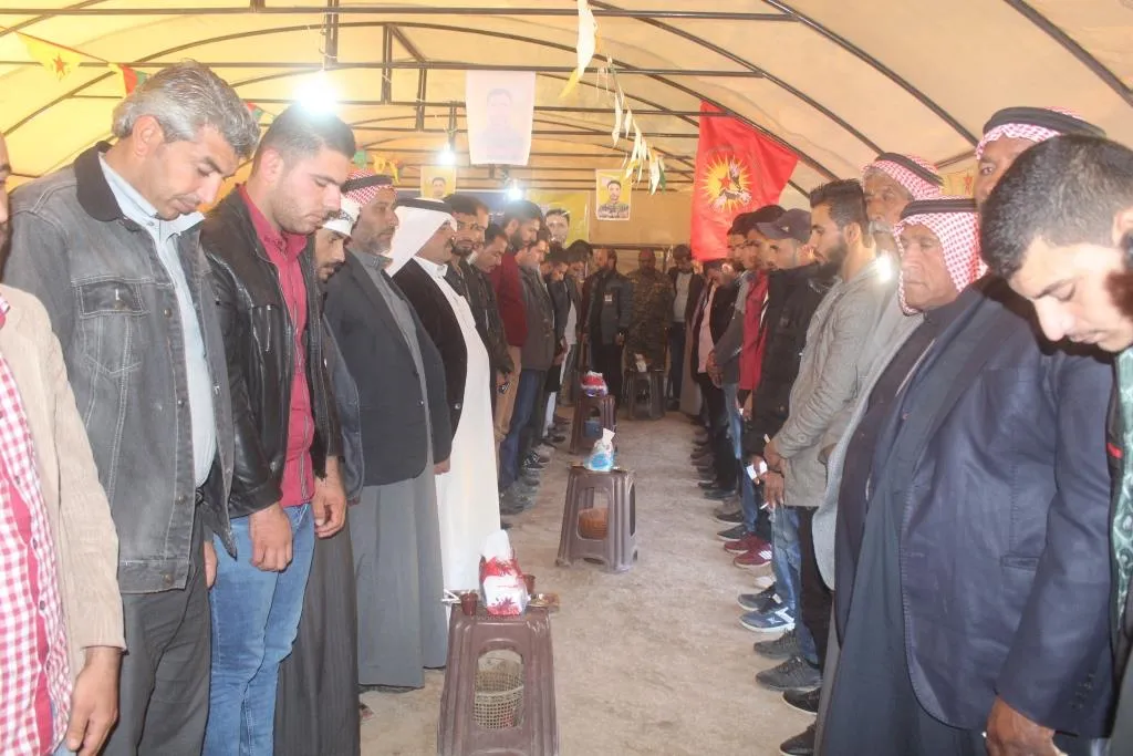 أهالي تل حميس يقدمون العزاء لذوي الشهيد موسى الخضر