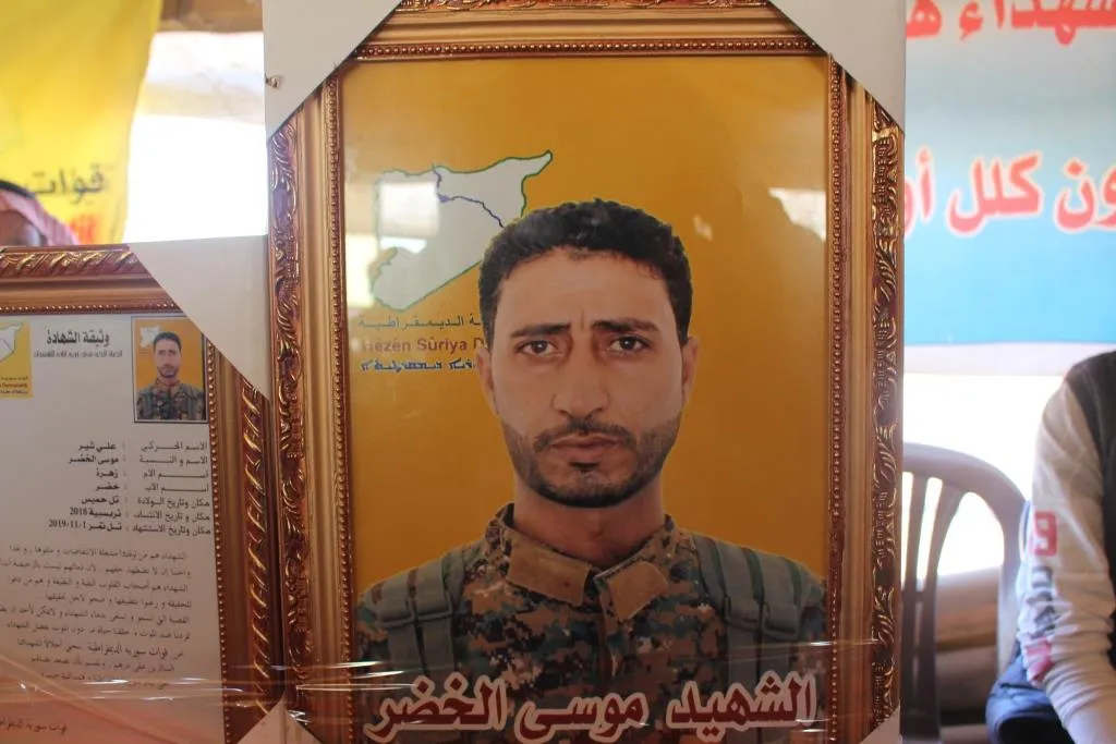 أهالي تل حميس يقدمون العزاء لذوي الشهيد موسى الخضر