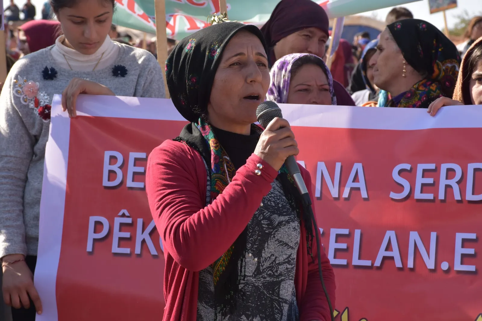 بشعار "مقاومة العصر والكرامة إصرار الشعوب من اجل الحرية" تظاهرة في شيراوا